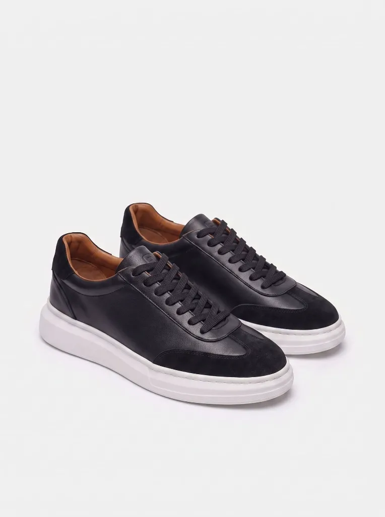 sneaker_black_2.webp